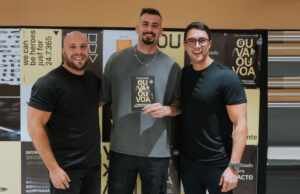 Ex-BBB Nizam prestigia Josef Rubin e Hendel Favarin no lançamento do livro “Ou Vai Ou Voa”