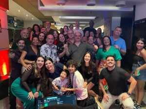 Marco Marcondes celebra 61 anos em festa animada no Rio de Janeiro