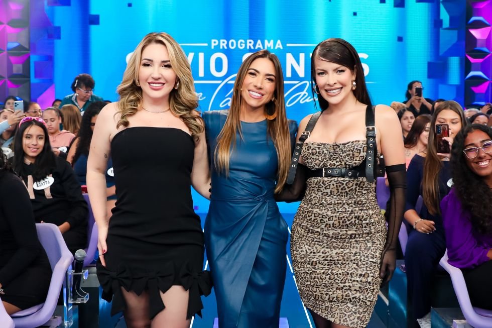 Amanda Meirelles e Jaqueline Grohalski, juntas no Programa Silvio Santos 18 Programa Silvio Santos com Patricia Abravanel - Foto Gabriel Cardoso_SBT