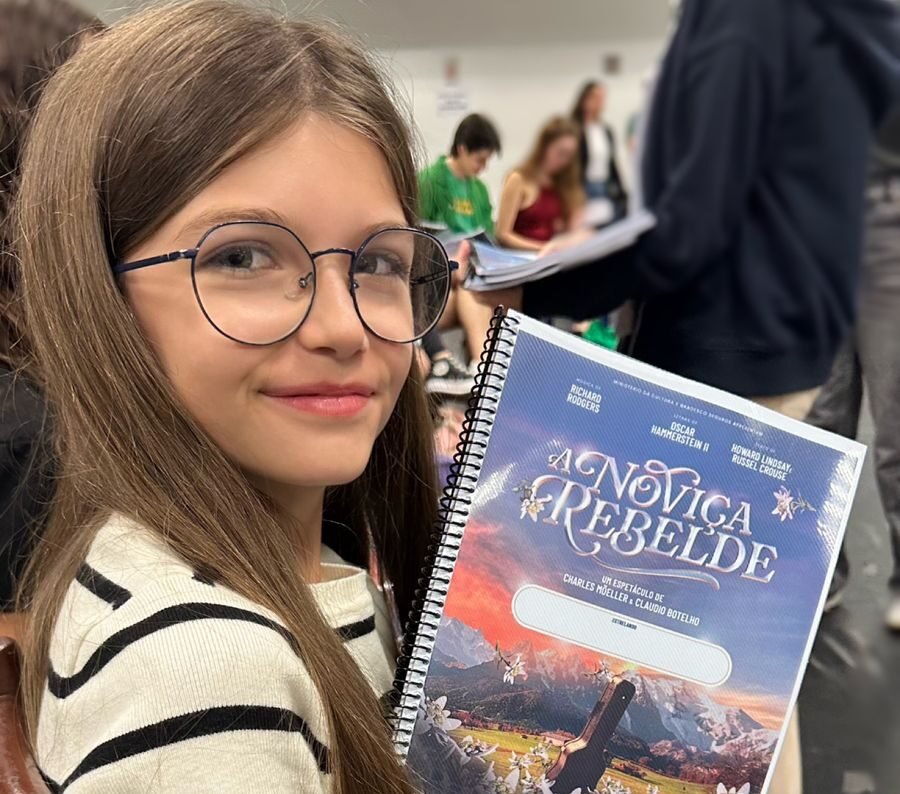 Alice Camargo se prepara para estrear em "A Noviça Rebelde", com Larissa Manoela