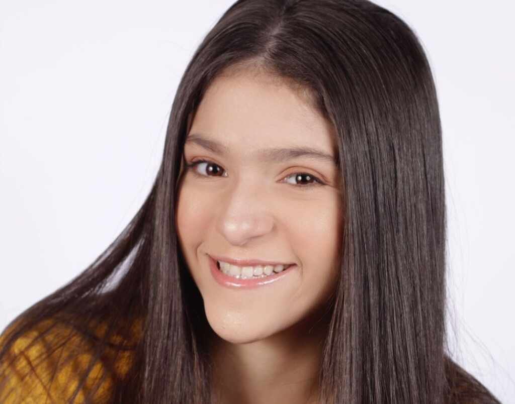 A nova face de Ana Clara Aquino: Uma jornada artística em ascensão