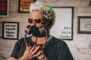 Capu: Uma Jornada Multifacetada na Música e no Entretenimento Televisivo e Digital