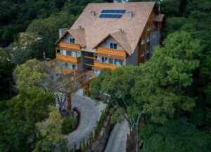 Descubra o Encanto do Inverno em Gramado no Hotel Refúgio da Montanha