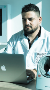 Brayan Klegues: Quiropraxista Visionário e Empresário Inovador da Cooltive Saúde
