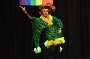 BEE CHÁ EDER é eleita campeã do I Concurso Top Drag, no Grupo TB – Teatros da Barra
