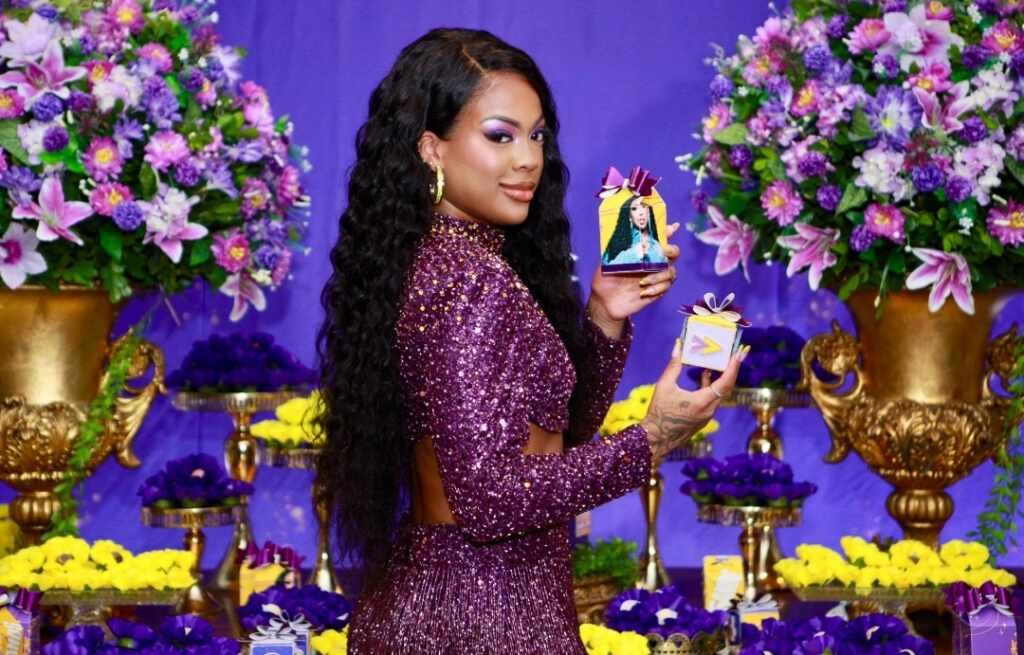 Cantora e Ex-BBB Marvvila faz festança para comemorar 25 anos Cantora e Ex-BBB Marvvila faz festança para comemorar 25 anos