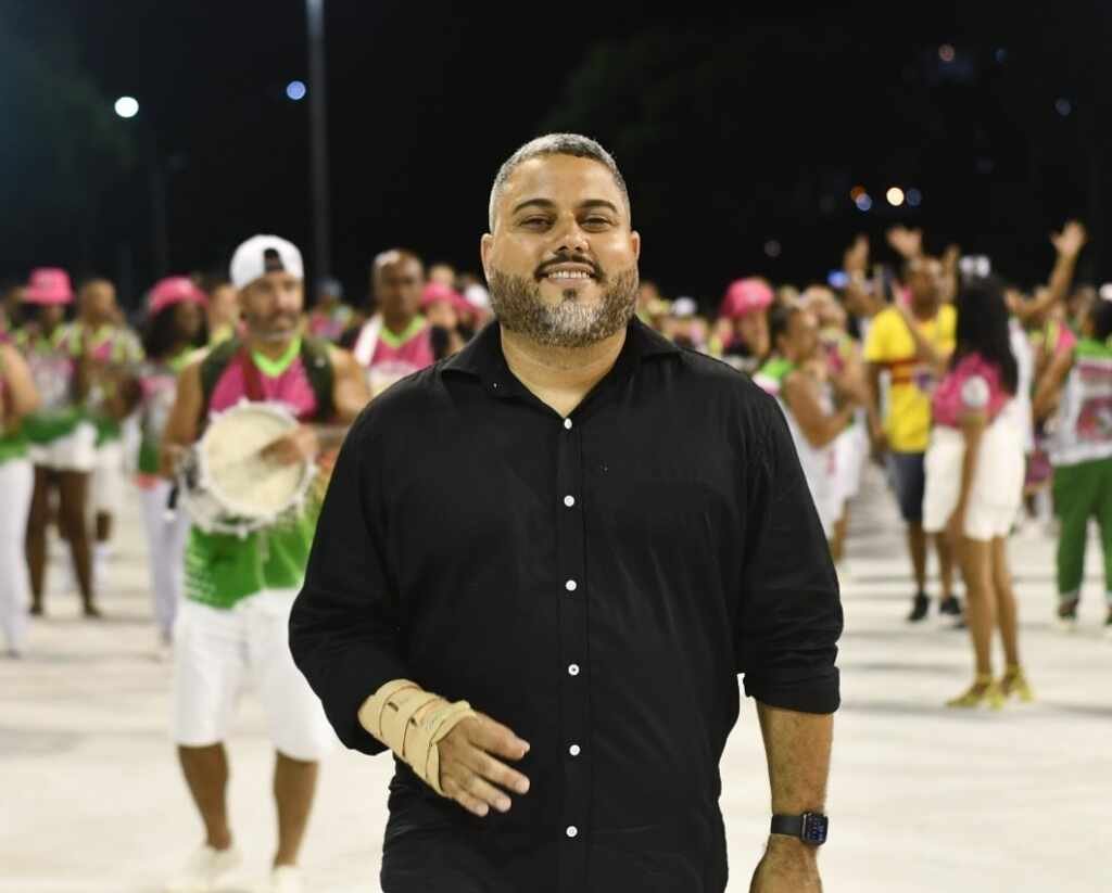Wallace Palhares é aclamado Presidente da Acadêmicos de Niterói Wallace Palhares é aclamado Presidente da Acadêmicos de Niterói