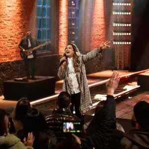 Em seu novo single, Bruna Olly traz mensagem de esperança para quem vive dias difíceis