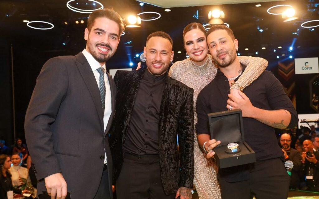 Neymar Jr. arrecada R$ 21 Milhões em leilão beneficente em SP 39 João Silva, Neymar, Luciana Gimenez e Carlinhos Maia