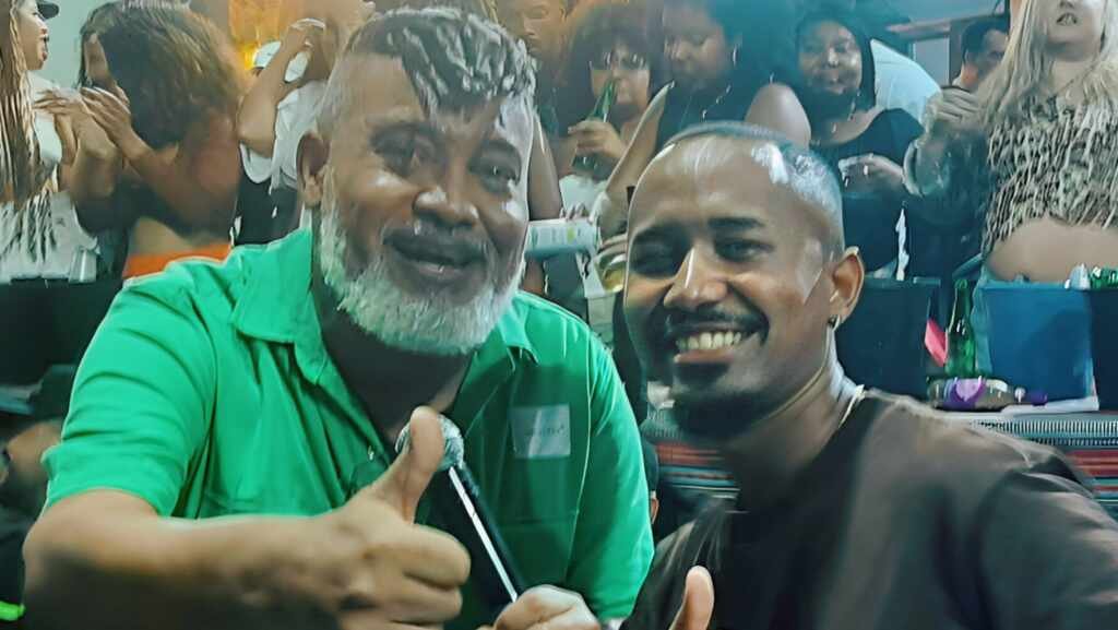 Alexandre Lucas e Lucas Preto emocionam público em evento no RJ Alexandre Lucas e Lucas Preto emocionam público em evento no RJ