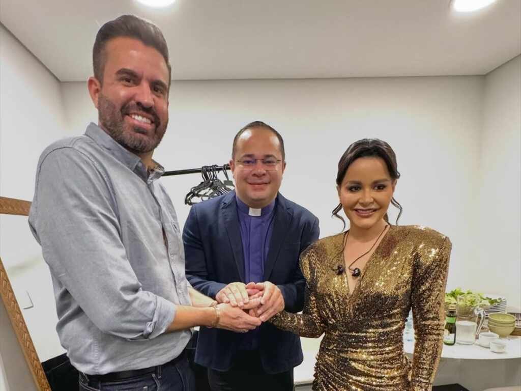 Maraisa e Fernando Mocó escolhe o padre que os casará em breve