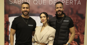 Bella Falconi e Bell Marques marcam presença em feira de suplementação, hoje (13), no Anhembi (SP)