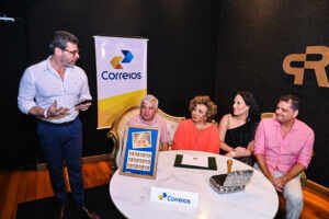 Selo institucional celebra os 50 anos de carreira de Alcione