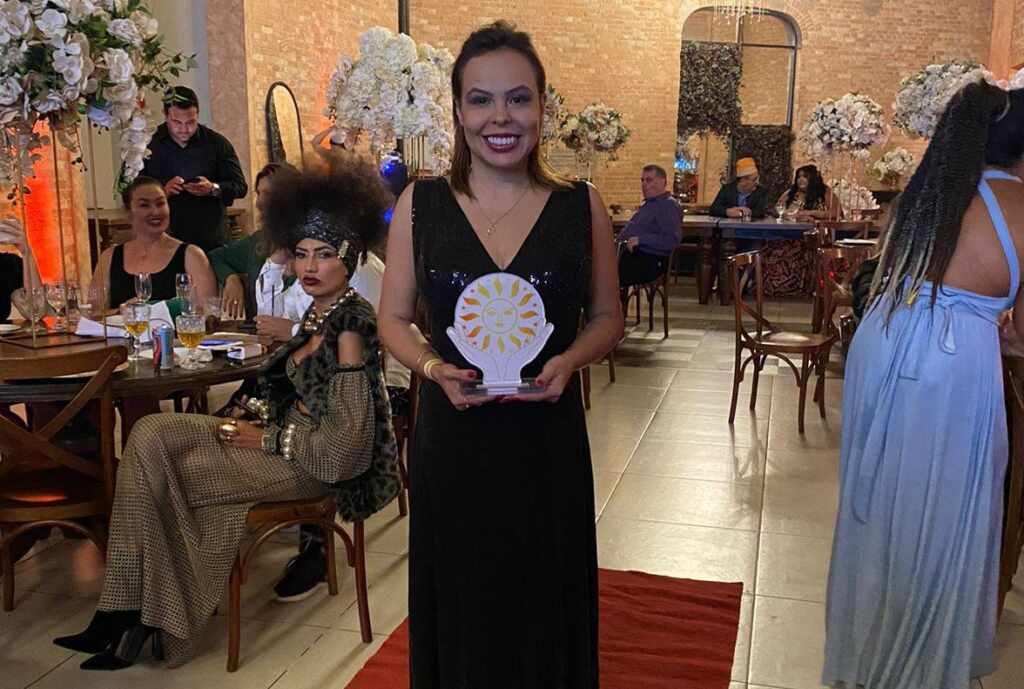 Descubra a Arte do Baralho Cigano com Flávia Letro