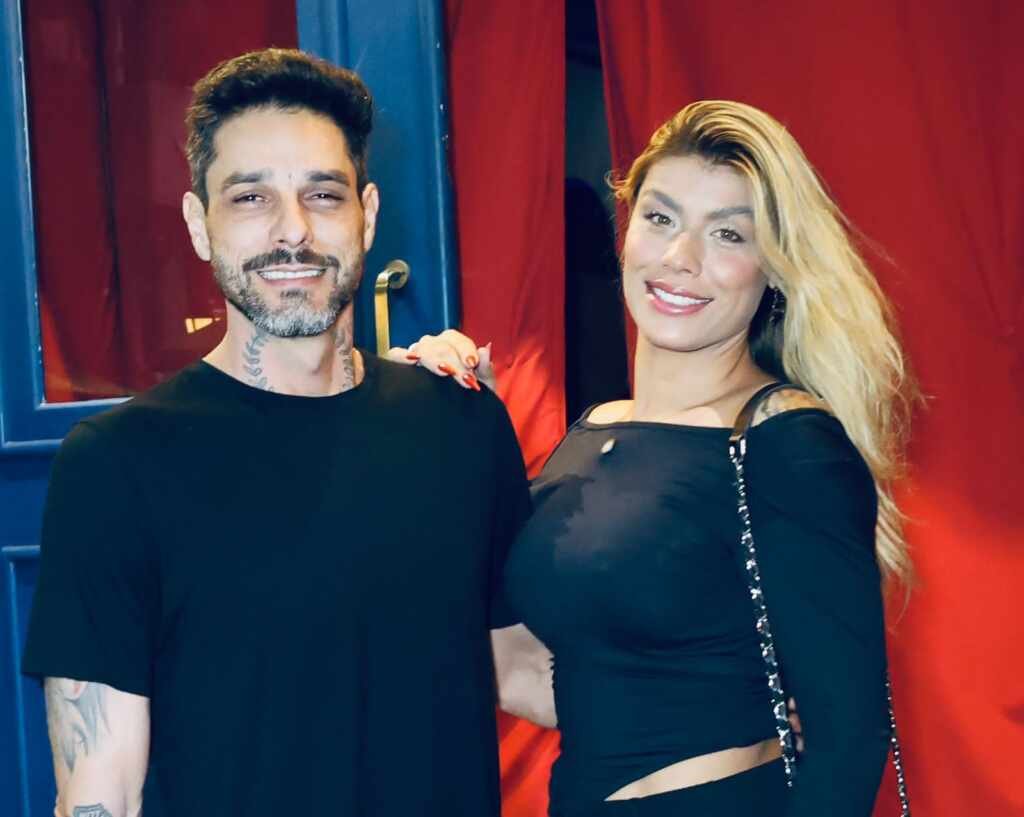 Fran e Diego Grossi curtem noitada em restaurante