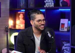 Podcast de Joel Jota está entre os mais ouvidos do Brasil