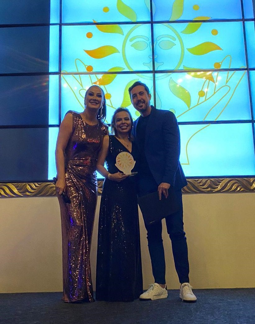 Descubra a Arte do Baralho Cigano com Flávia Letro 19 Flávia Letro na Premiação - Crédito da Foto: Acervo Pessoal