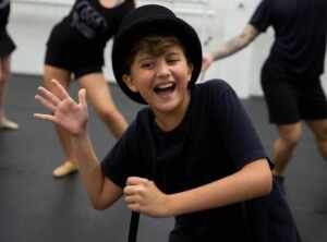 Biel Style celebra papel em “Alice, o Musical”; confira!