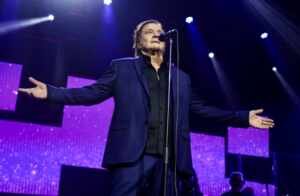 Fábio Jr. encanta plateia com show “20 e poucos anos” no Tóquio Matinê em São Paulo