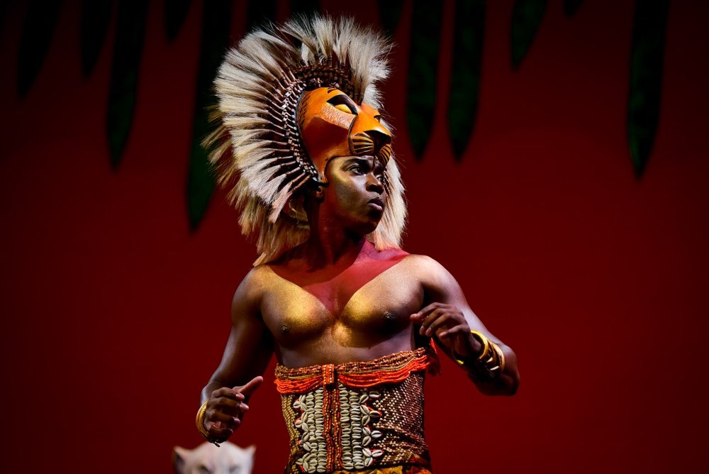 Tiago Barbosa retorna ao palco do Teatro Renault após 11 anos como Simba no musical "O Rei Leão" 25 Fotos: Andy Santana / Brazil News