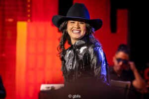 Fiorella lança “Melhores Estranhos” , seu novo single