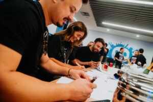 Clayton & Romário assinam com a Warner Music e celebram nova fase na carreira