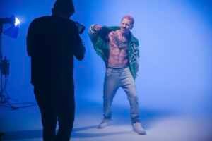 Biel segue com seu retorno ao mercado musical e lança “Toma Gostosa”