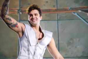 Luan Santana encanta em gravação de DVD com show tecnológico e inédito