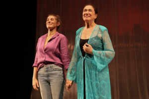 Lilia Cabral celebra 67 anos no palco ao lado da Filha em grande estilo