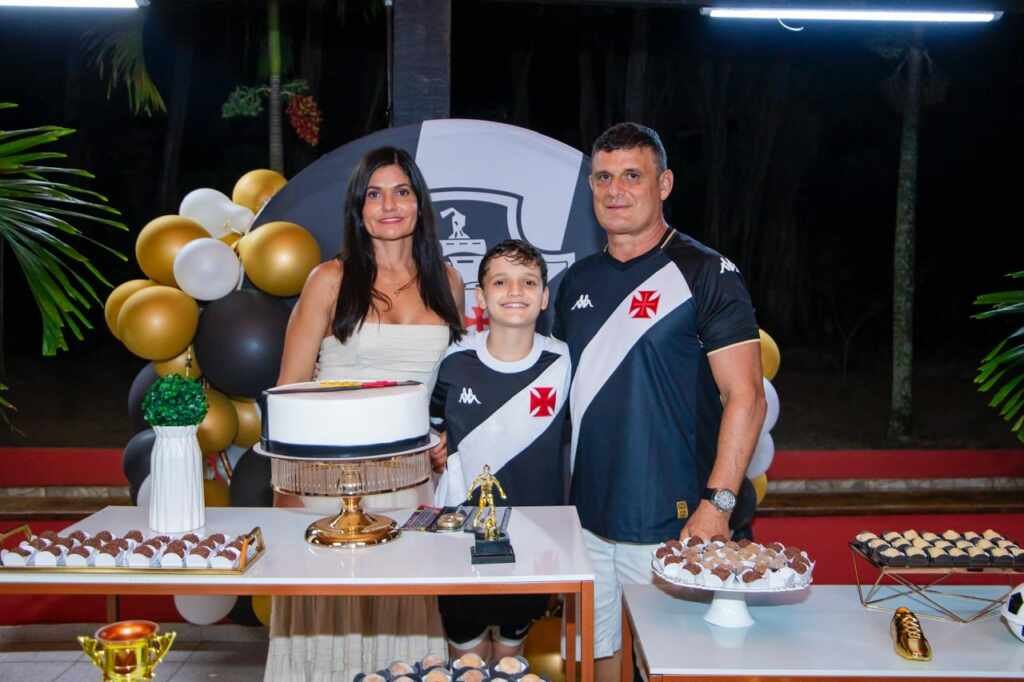 Miguel Galhardo celebra 13º Aniversário com festa temática do Vasco; veja!