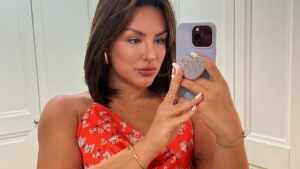 Kéfera Buchmann passa mal em treino e relata situação