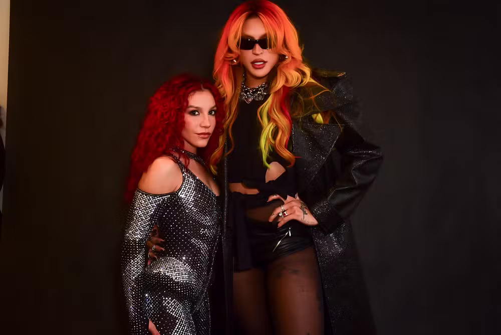 Priscilla recebeu Pabllo Vittar em show e diferença de altura chama a atenção Priscilla recebeu Pabllo Vittar em show e diferença de altura chama a atenção