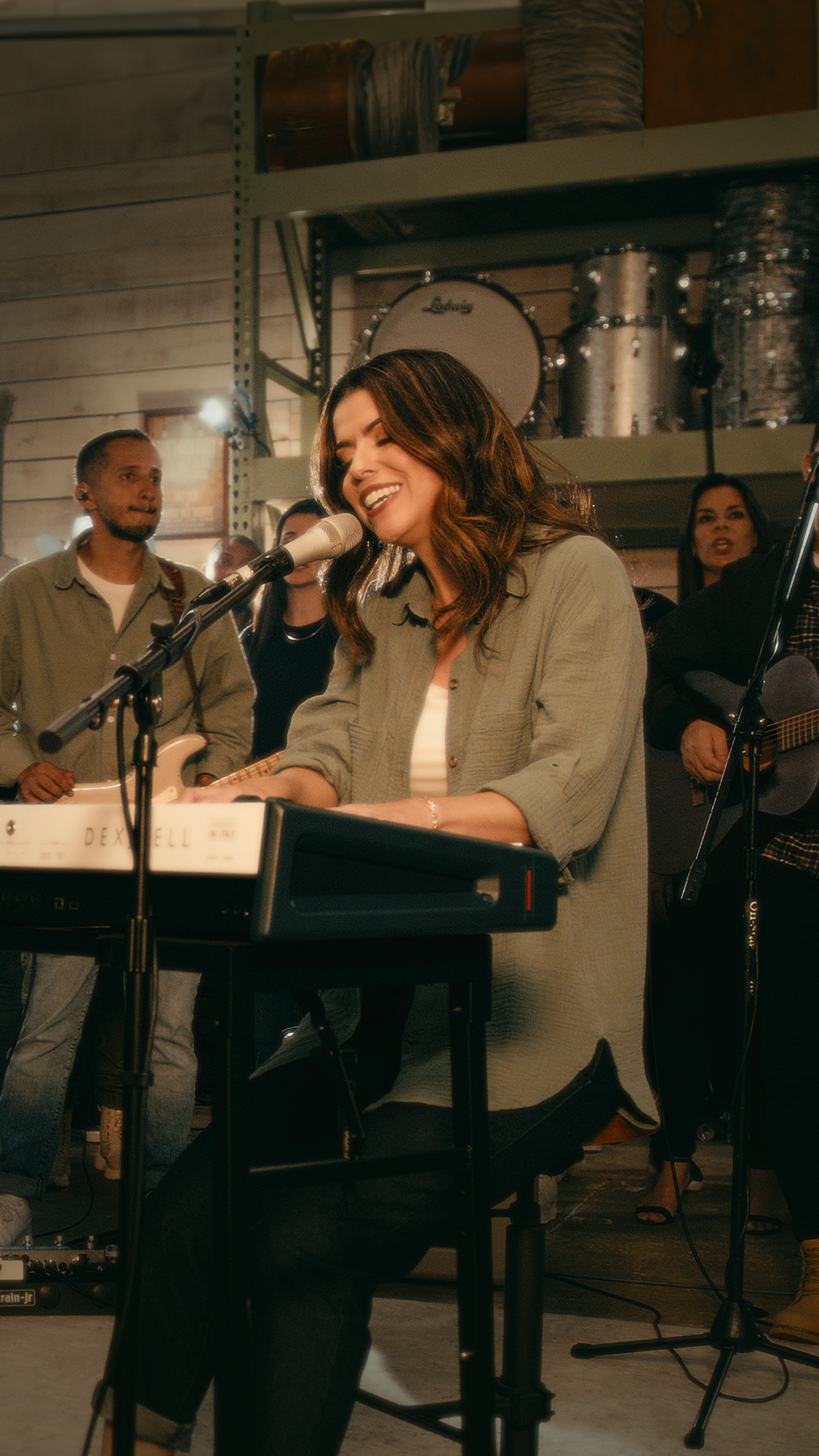Rachel Novaes traz ao Brasil um dos maiores sucessos do gospel internacional 19 02 Rachel Novaes Obrigado Jesus Pelo Seu Sangue 9x16 1