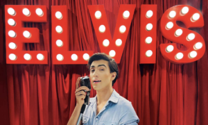 Gustavo Waz é destaque na Broadway brasileira como Elvis jovem, no musical Elvis – A Musical Revolution