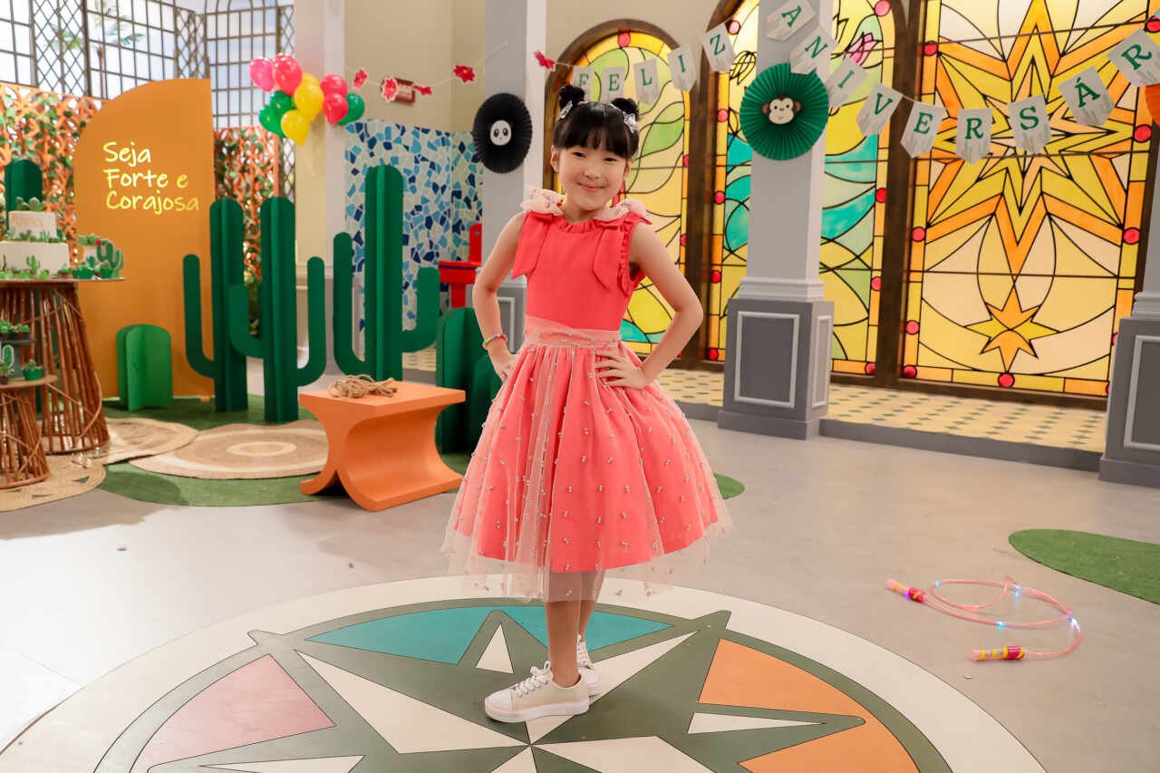 O charme de Mari Yumi, como Jane Martins em 'A Caverna Encantada, pelo SBT e Disney+ 17 Festa anivesario Anna Jane Mari Yumi Foto Lourival Ribeiro SBT 1 Copia scaled