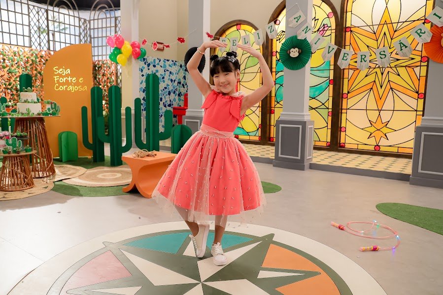 O charme de Mari Yumi, como Jane Martins em ‘A Caverna Encantada, pelo SBT e Disney+ O charme de Mari Yumi, como Jane Martins em 'A Caverna Encantada, pelo SBT e Disney+