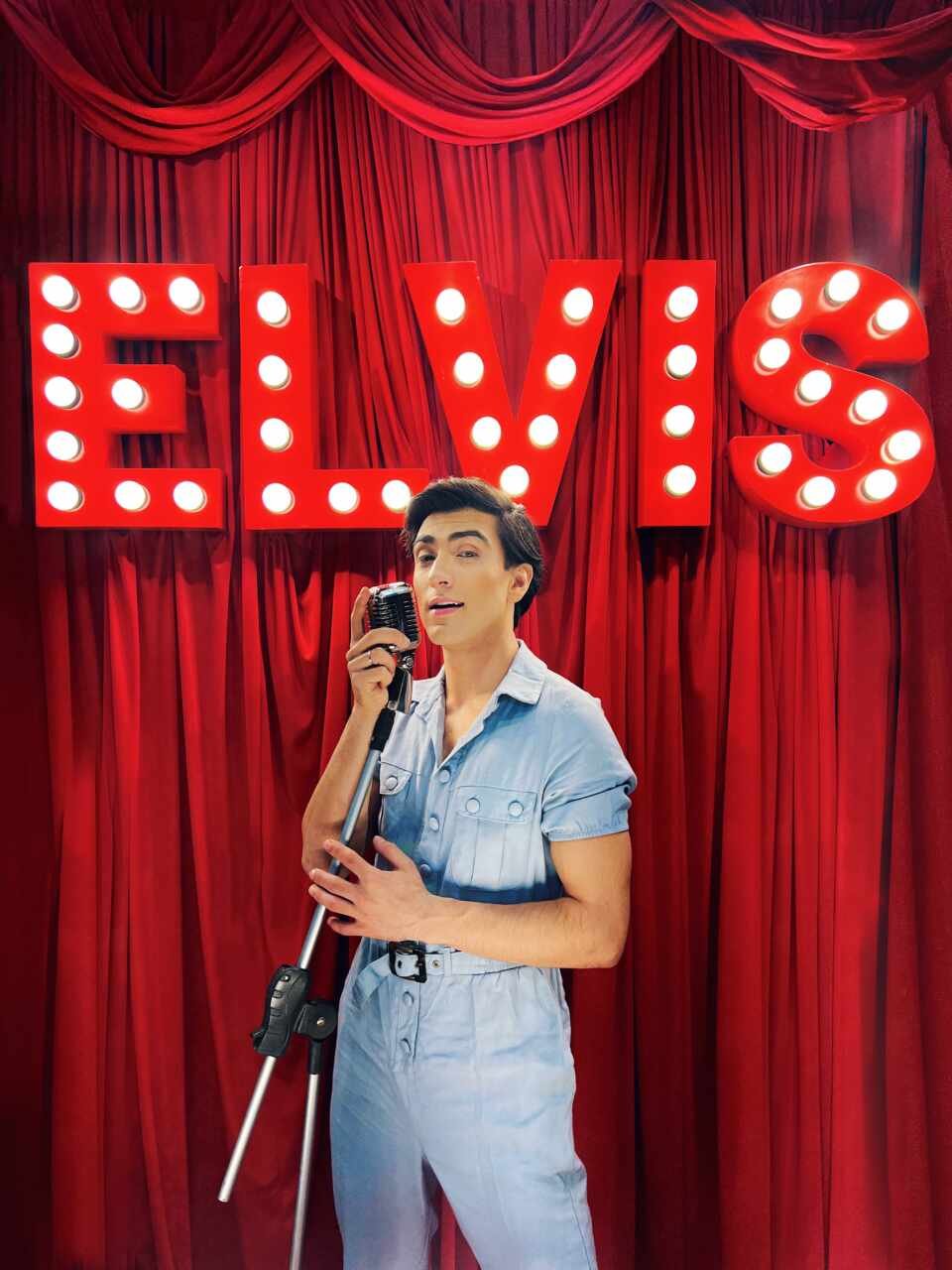 Gustavo Waz Letreiro Elvis scaled