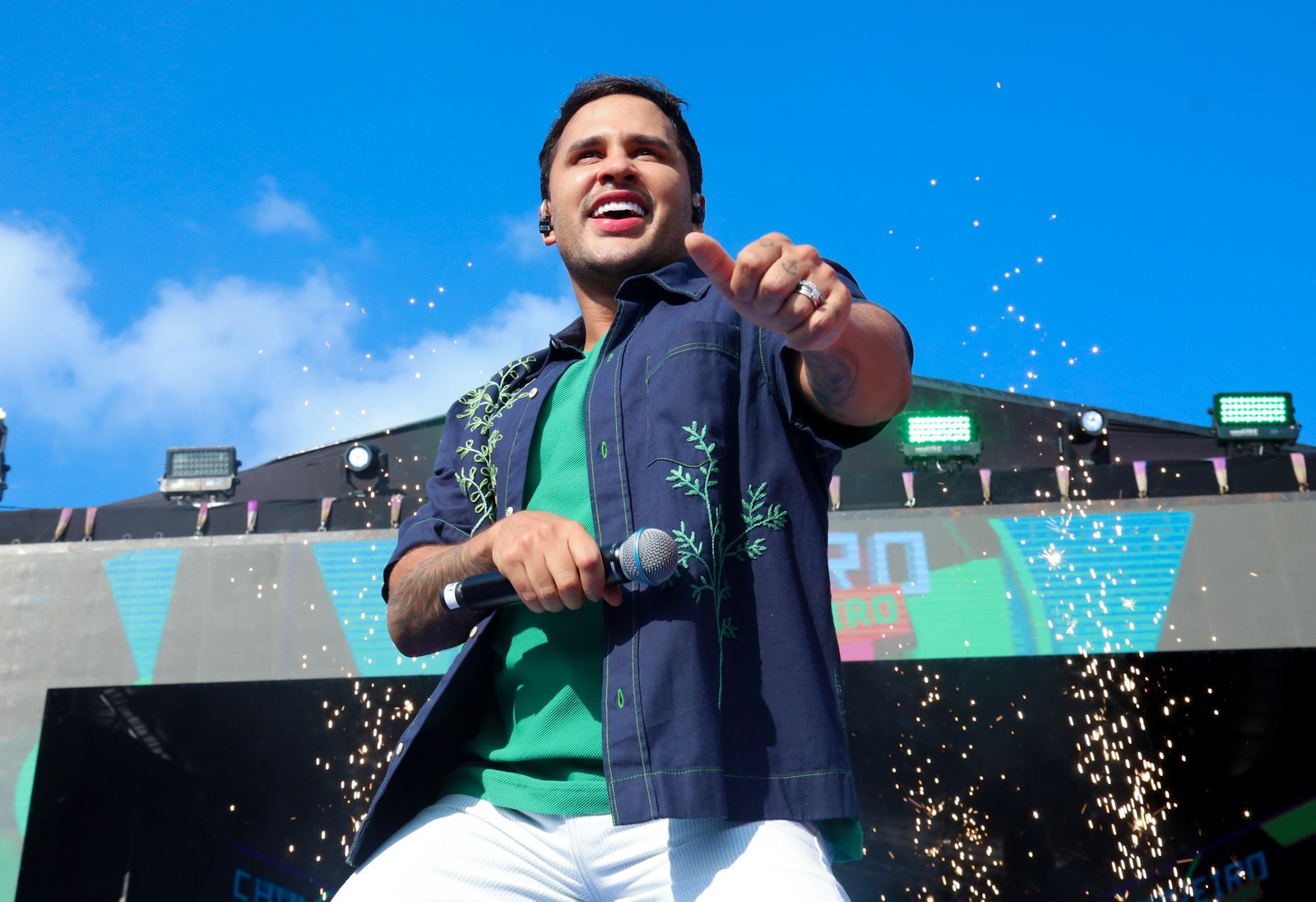Lucas Guimarães agita Maceió ao chegar para gravação de seu programa no SBT 20 Foto: Clayton Felizardo / Brazil News