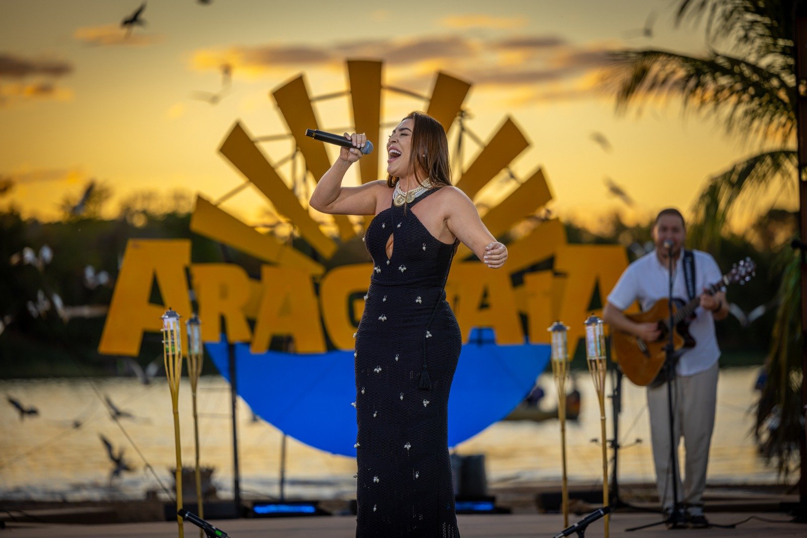 Naiara Azevedo grava audiovisual às margens do Rio Araguaia 17 PHOTO 2024 08 07 10 54 17