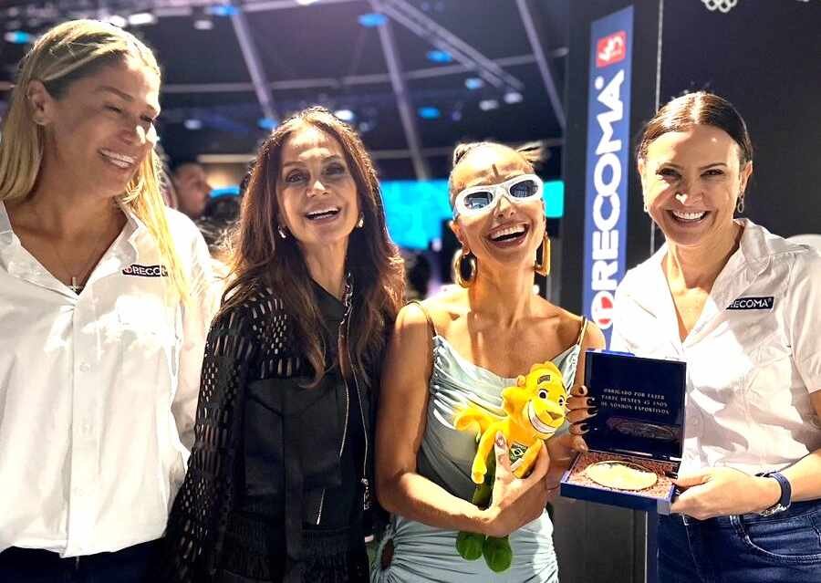 Claudia Métne clicou encontros de personalidades no stand da Recoma na Casa Brasil Olimpíadas 2024