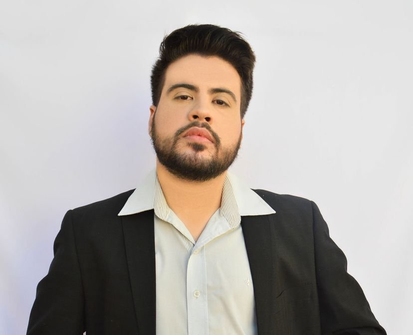 Vinicius Henuns: a trajetória do ator que conquistou milhares de seguidores e virou referência na internet Vinicius Henuns: a trajetória do ator que conquistou milhares de seguidores e virou referência na internet