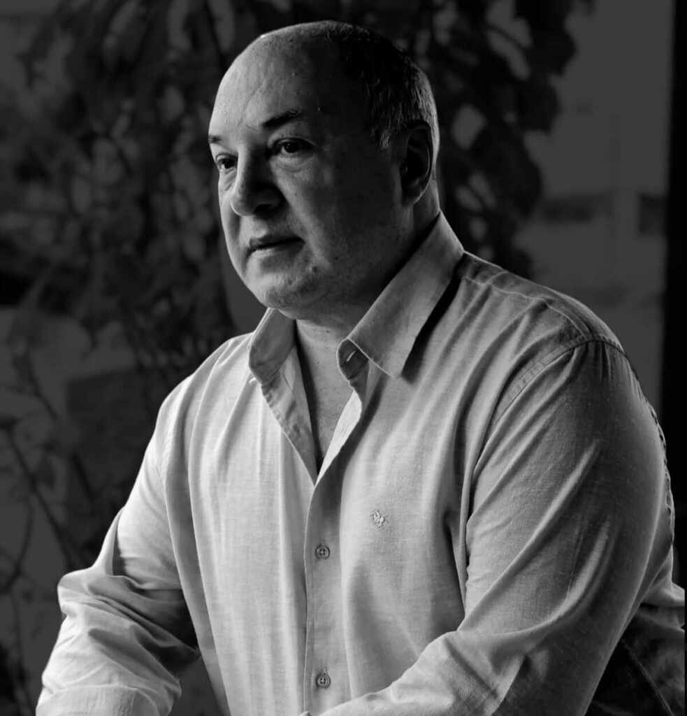 O Psicanalista Dr. Jorge Guedes: Reconhecimento Internacional em Psicanálise Quântica 17 O Psicanalista Dr. Jorge Guedes: Reconhecimento Internacional em Psicanálise Quântica