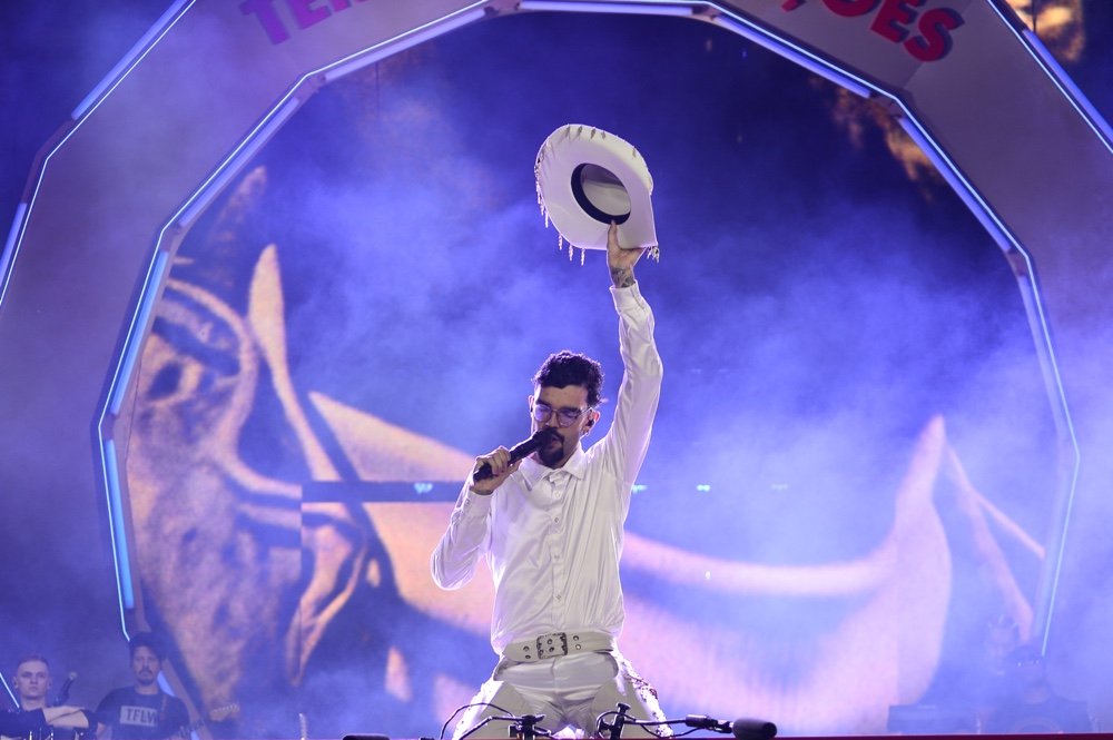 Luan Pereira passa mal e encerra show na abertura da 69ª edição da Festa do Peão de Barretos