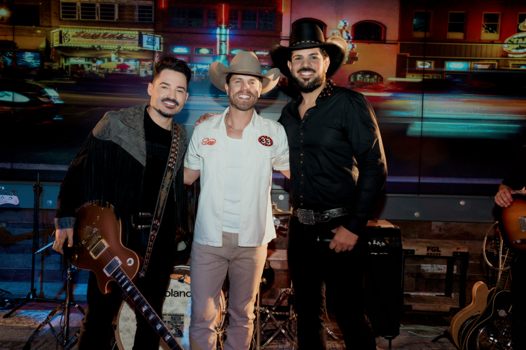 Fernando & Sorocaba recebem Dustin Lynch no primeiro EP de “Nash”