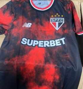 Imagem da possível nova terceira camisa do São Paulo FC vaza na internet e divide opiniões