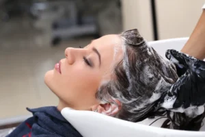 Hair stlylist dos famosos, Julio Korb, dá dicas de como cuidar dos cabelos no inverno