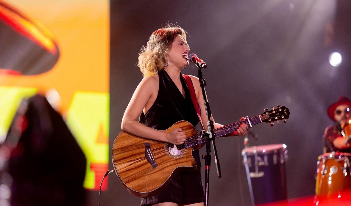Elly Bernardes: Estreia Triunfal no Palco do Caldas Country 2023 18 2 8