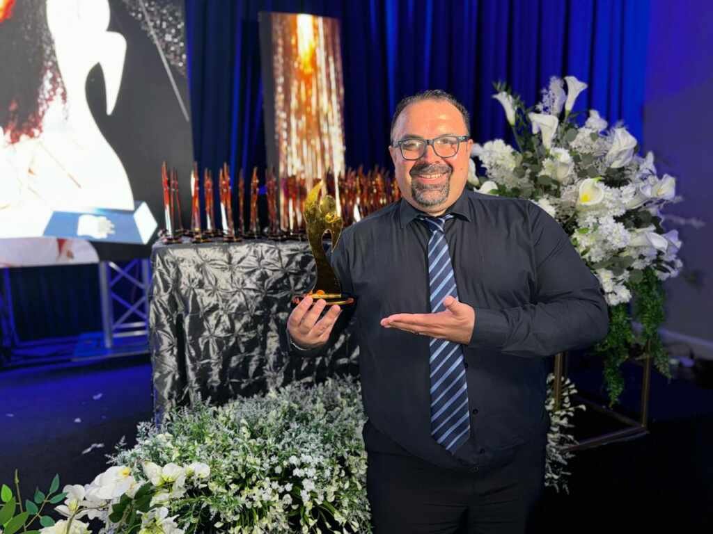 Jornalista Renato Cipriano é condecorado em New York durante a Premiação do XIV Notable Brazilian Awards 2024
