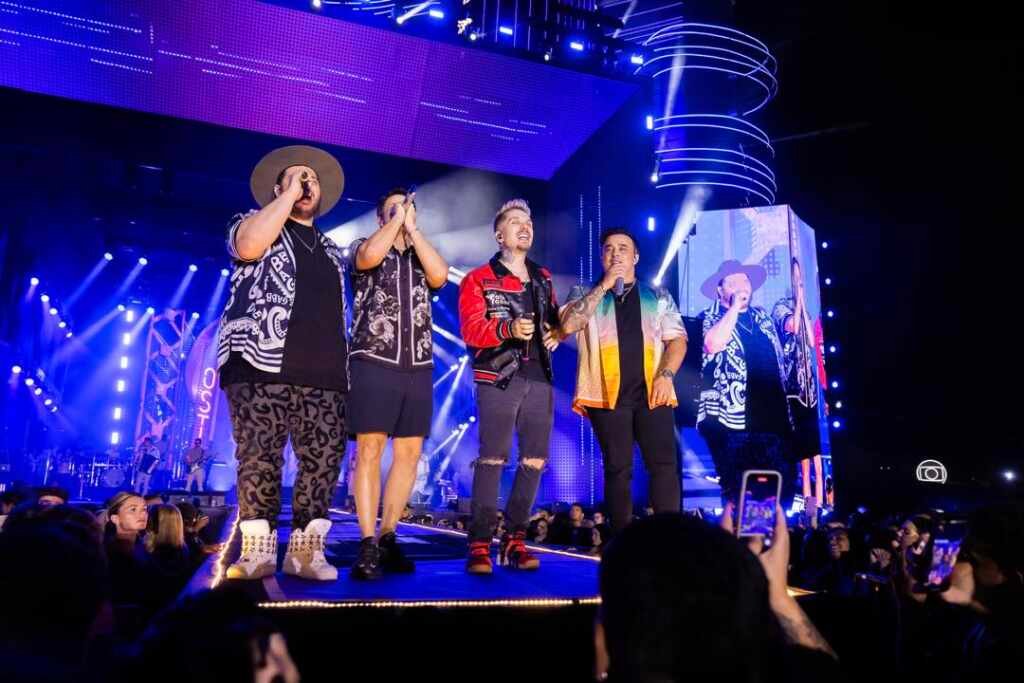 Matheus & Kauan levam turnê Praiou para Brasília com participações surpresa Matheus & Kauan levam turnê Praiou para Brasília com participações surpresa