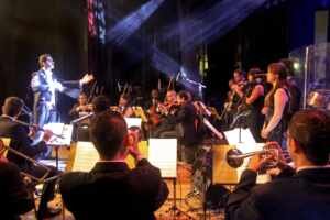 Maestro e Compositor de Destaque: Carreira e Conquistas de um Talento Musical
